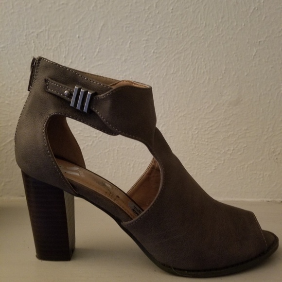 Ladies shoes in great condition. - Picture 3 of 4